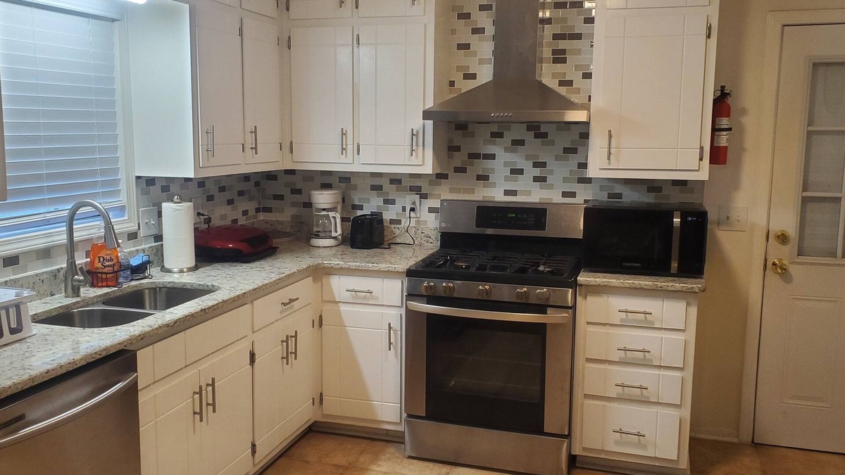 Morrow House | Charming 3-bedroom house with WiFi, AC in lovely Morrow