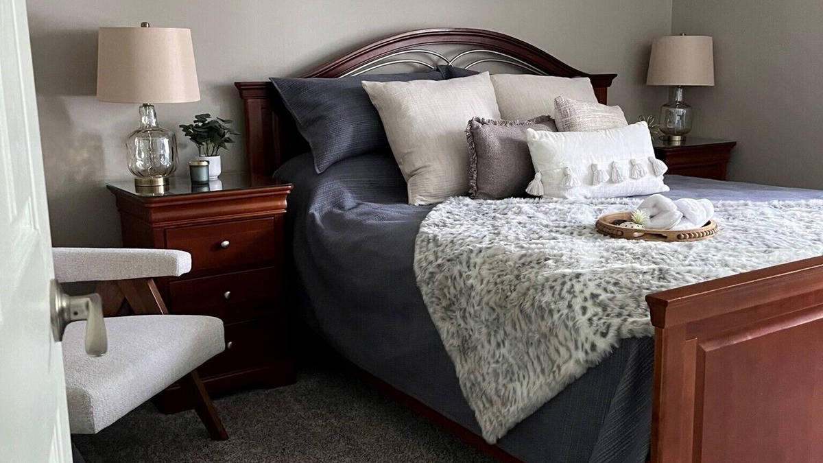 Millard House | Charming 3-bedroom house in Omaha