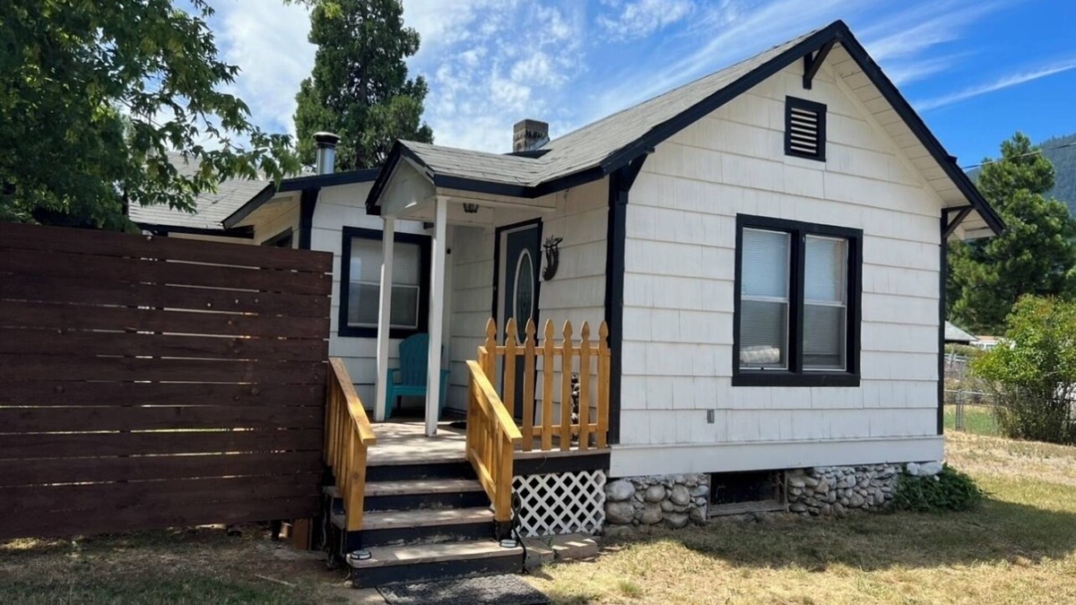 Etna House | Charming 3-bedroom house with WiFi, AC in lovely Etna
