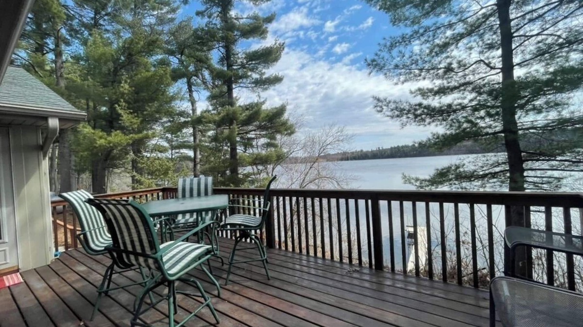 Siren House | Charming 3+ bedroom lake home on clean Dunham Lake, includes WiFi & laundry.