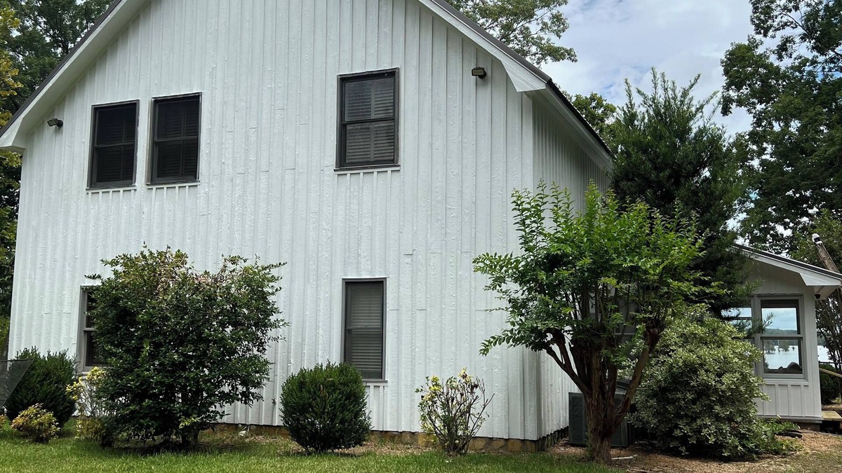 Cobb House | Charming 3-bedroom lake house with WiFi and AC in Cobb, Georgia. Has Dish TV.