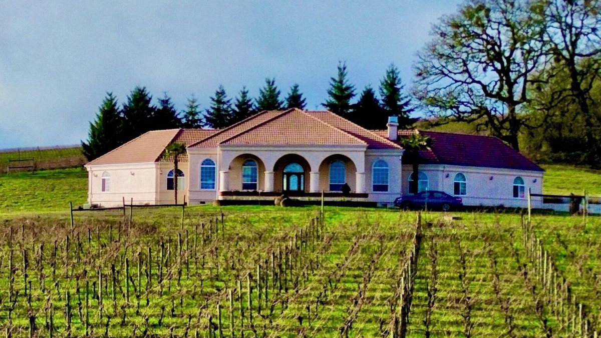 Yamhill Villa | Charming 3-bedroom Mediterranean villa in lovely Yamhill