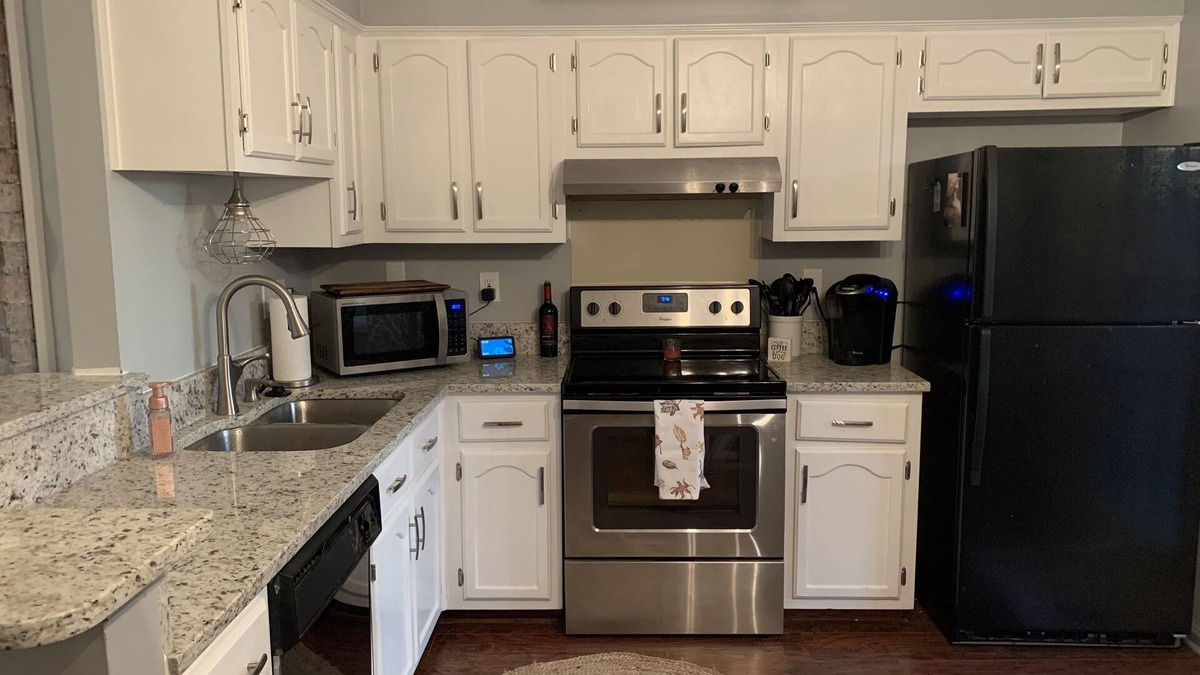 Lakeland House | Charming 3 bedroom Memphis Suburbs