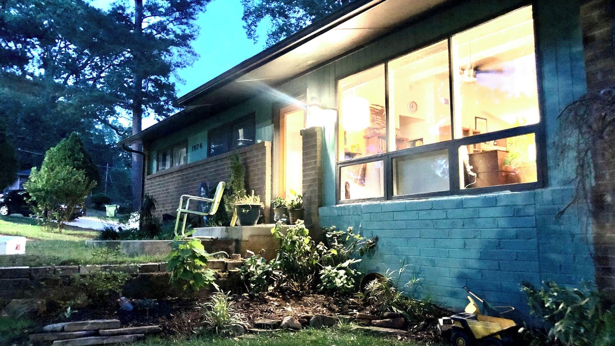 Atlanta House | Charming 3-bedroom Mid Century Modern bungalow in wonderful Atlanta with AC