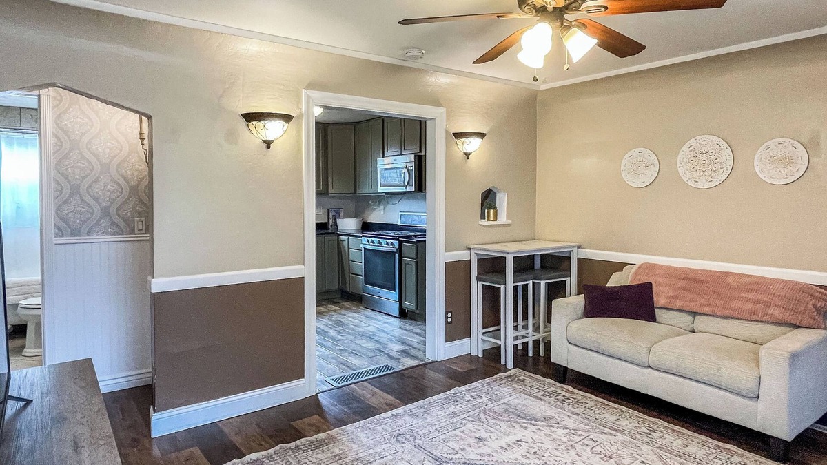 Central - Terry House | Charming 3 bedroom Midtown Cottage