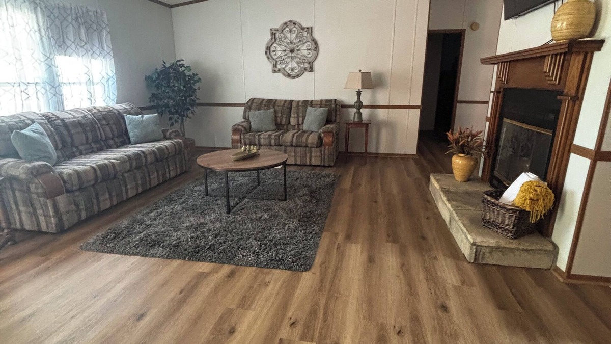 Bryant House | Charming 3-bedroom mobile home on a private lot in Bryant, AR