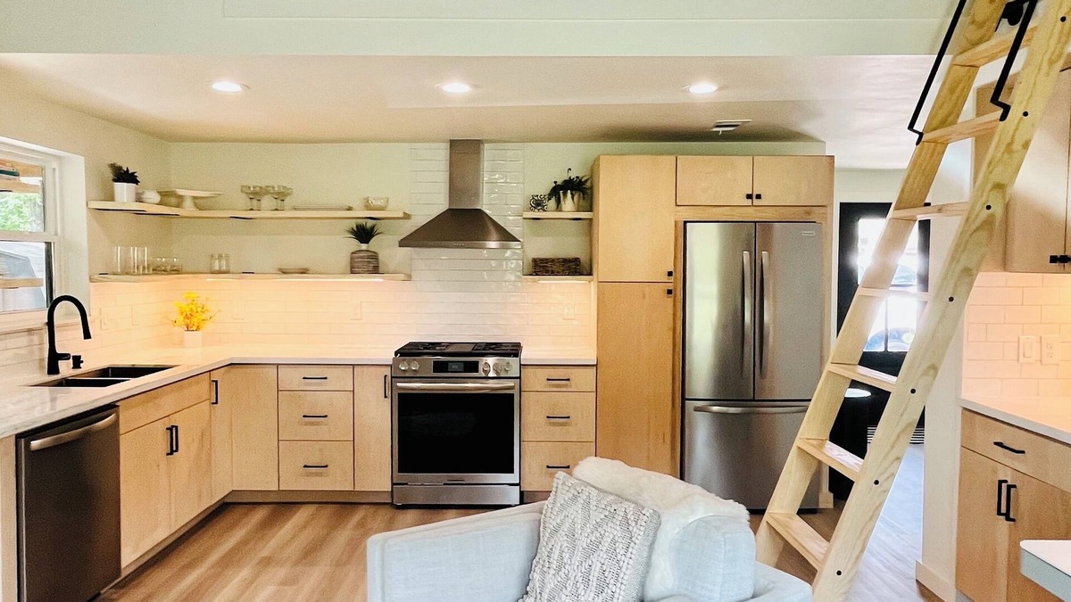 Sunnyvale House | Charming 3-bedroom Modern Barndo on small farm in Sunnyvale.