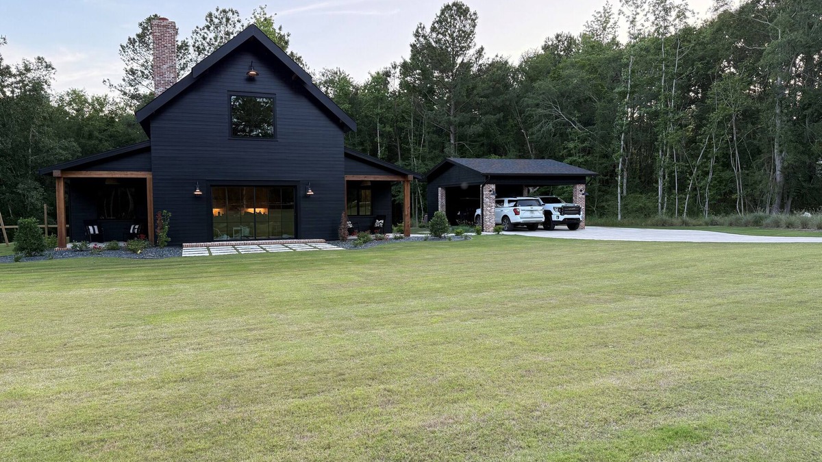 Appling House | Charming 3 bedroom Modern Barn in Appling. Available for FISHING TOURNAMENTS
