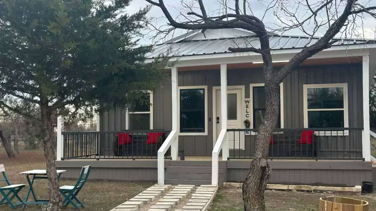 Navarro County House | Charming 3-Bedroom New Container Home in Rice, TX – Cozy & Modern Escape!