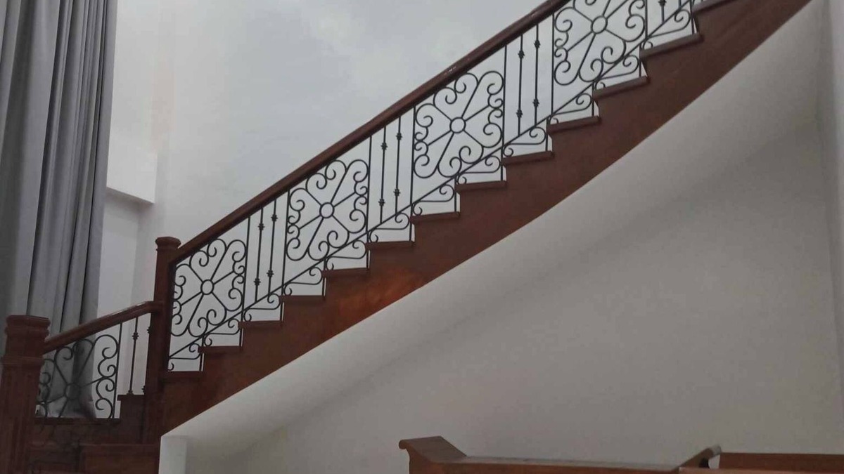 Tarlac House | Charming 3-bedroom house with AC, WiFi. Sleeps 13.