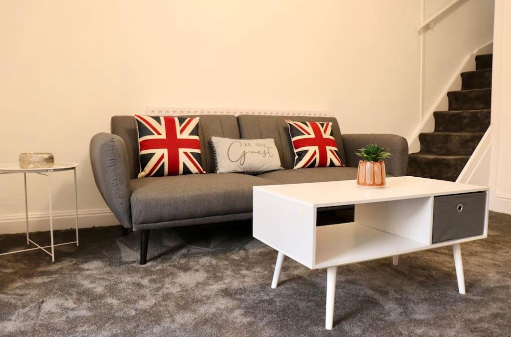 Beeston Apartment | Charming 3 Bedroom Property FREE WiFi & Parking