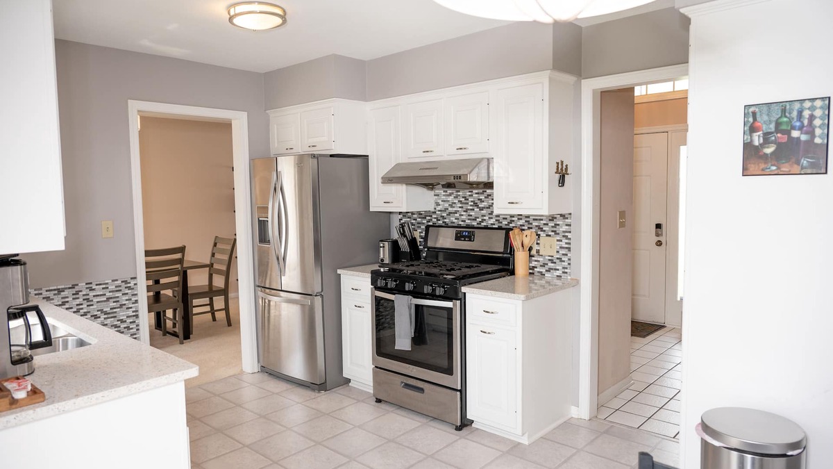 Hudson House | Charming 3-Bedroom Rental for Your Escape