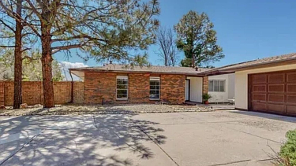 Paradise Hills Civic House | Charming 3-bedroom house with WiFi and AC in amazing Albuquerque