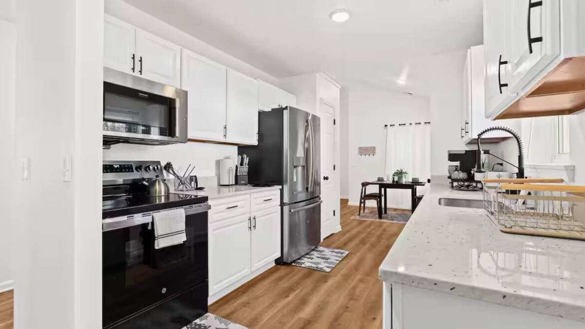 Drayton Plains House | Charming 3-bedroom house in Auburn Hills with AC, WiFi
