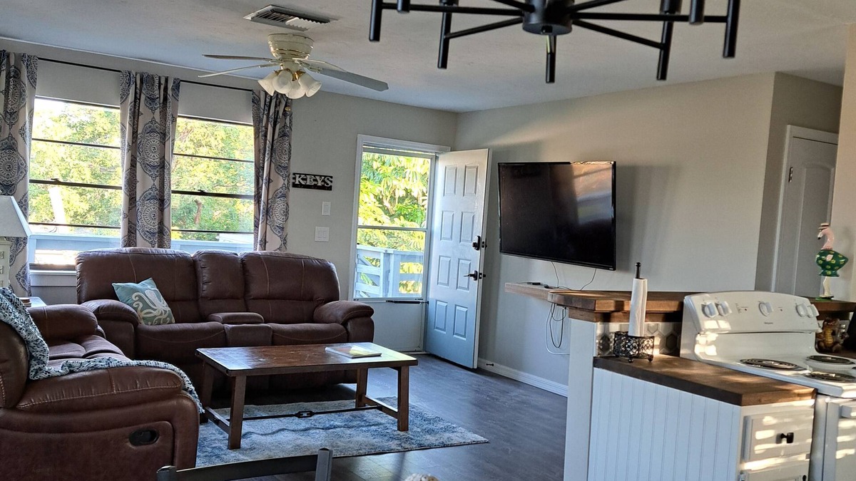 Chokoloskee House | Charming 3-bedroom house in delightful Chokoloskee with AC, WiFi., near Marina.