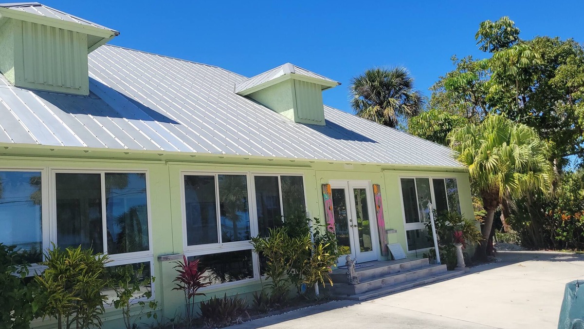 Indian River Estates House | Charming 3-bedroom house with AC, WiFi in brilliant Fort Pierce