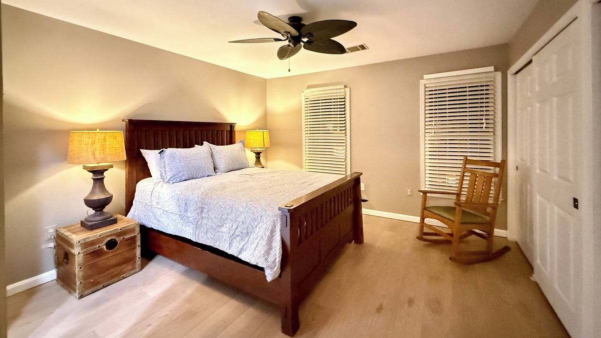 Gaithersburg House | Charming 3-bedroom townhome with AC, WiFi in fabulous Gaithersburg