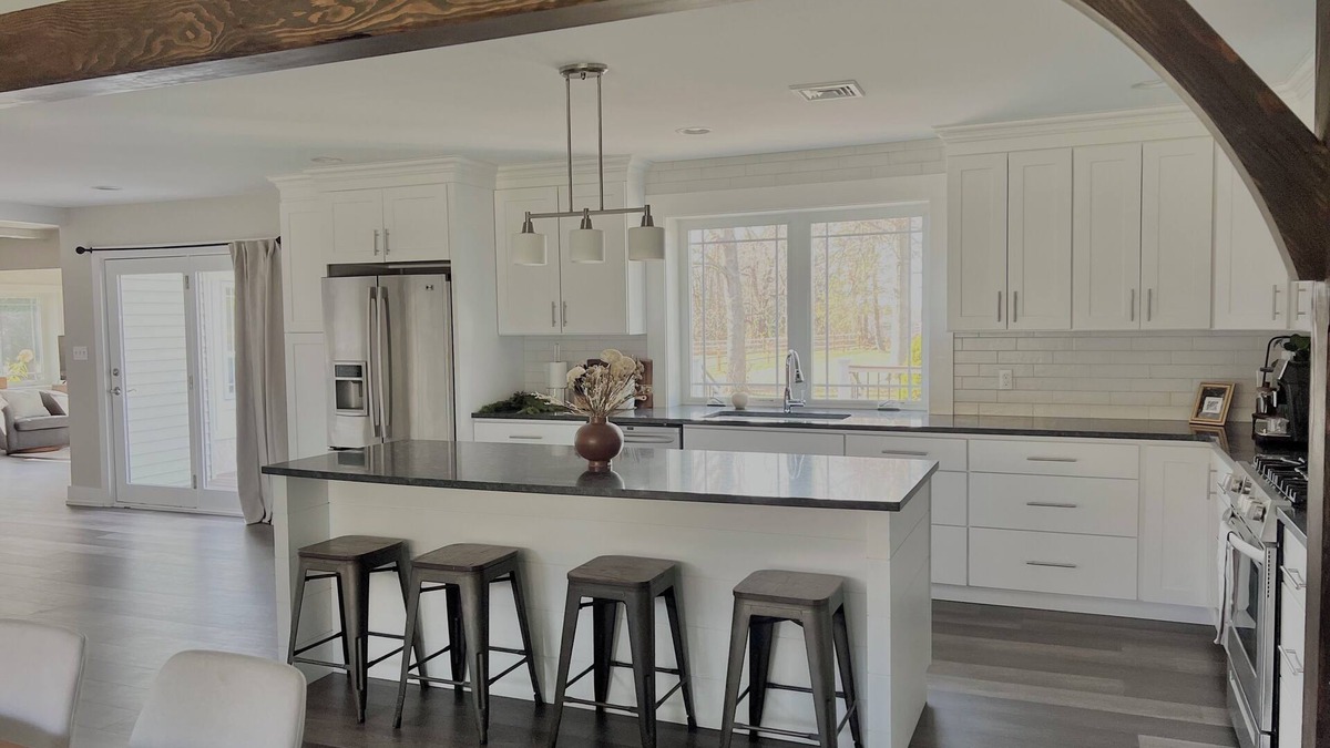Suplee House | Charming 3-bedroom house with fenced in dog yard and playground and hottube