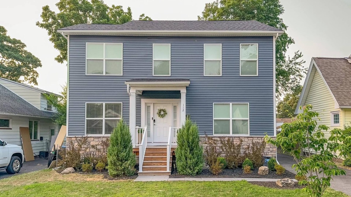 East Irondequoit House | Charming 3-bedroom house, game room, AC, Sea-Breeze, Lake Ontario, Rochester