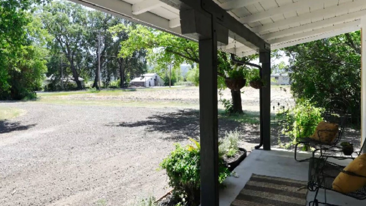 Kelseyville House | Charming 3-bedroom country farm house in lovely Kelseyville with Wifi