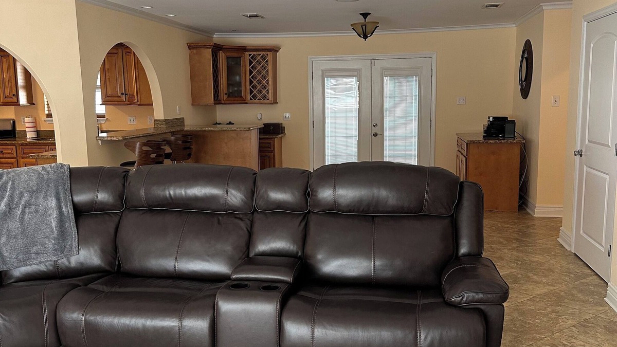Milneburg House | Charming 3-bedroom house in lovely New Orleans with spacious living areas.