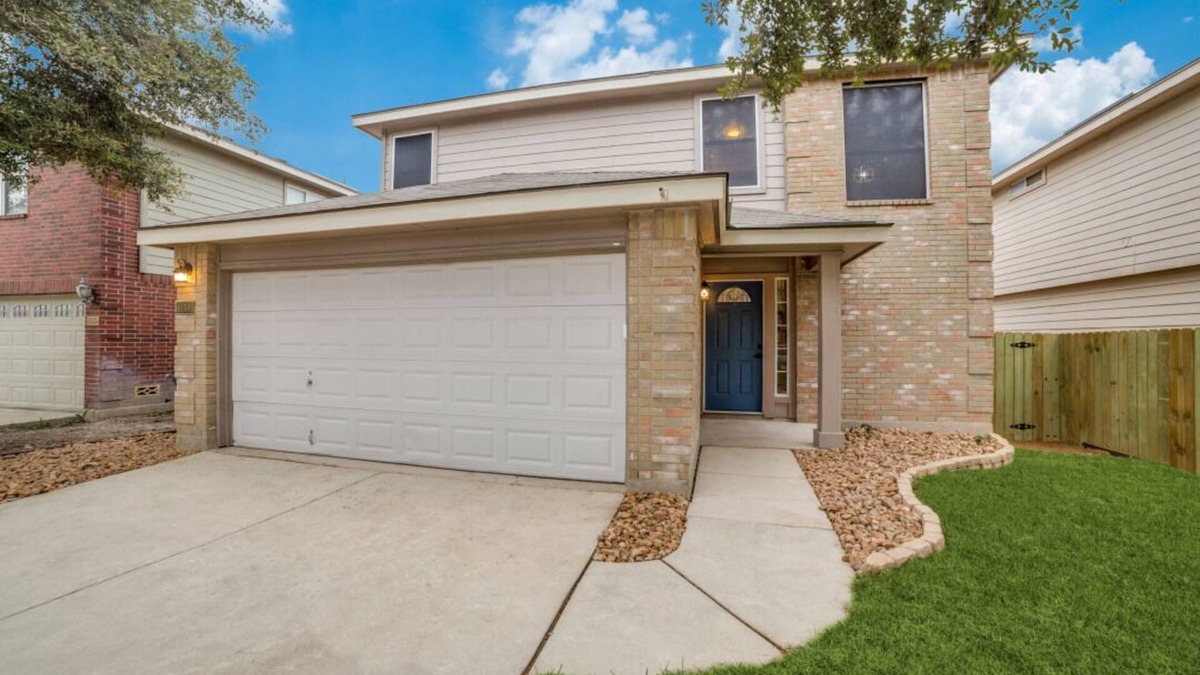 West San Antonio House | Charming 3 bedroom with hot tub. Just 5 minutes to Seaworld, 15 to Lackland.