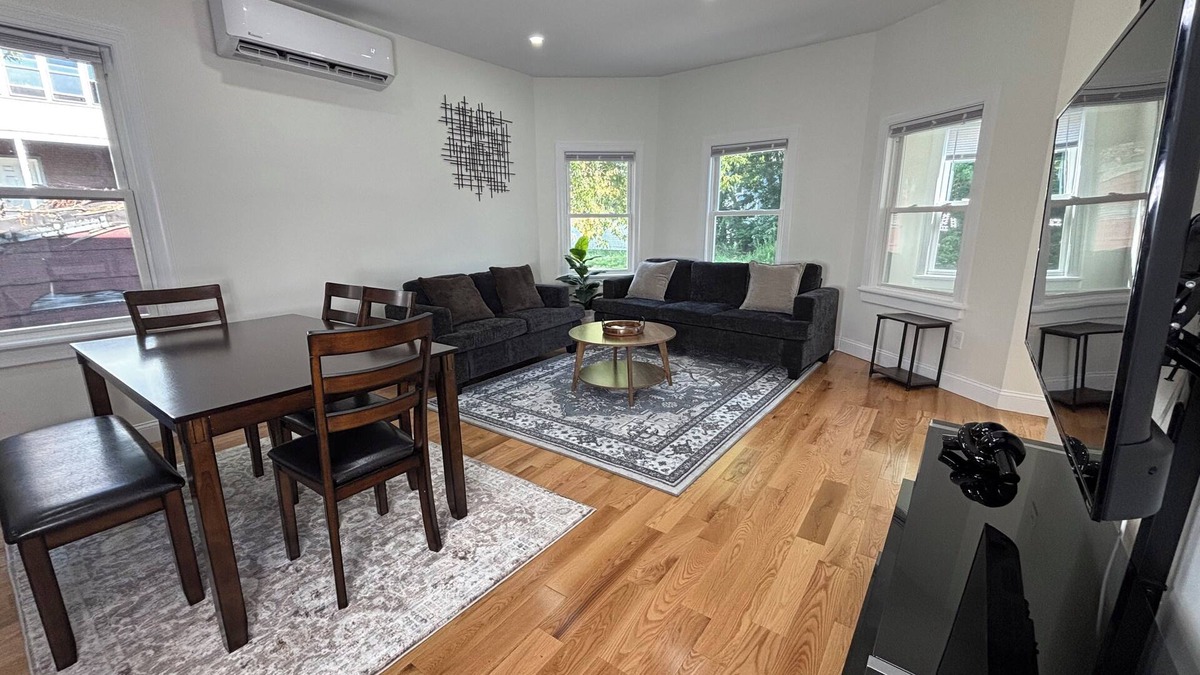 Stockade Historic District Apartment | Charming 3-bedroom apartment in superb Schenectady with AC