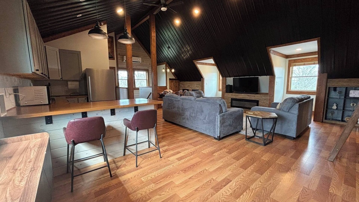 Shelbyville Condo | Charming 3-bedroom Loft on the Bourbon Trail.