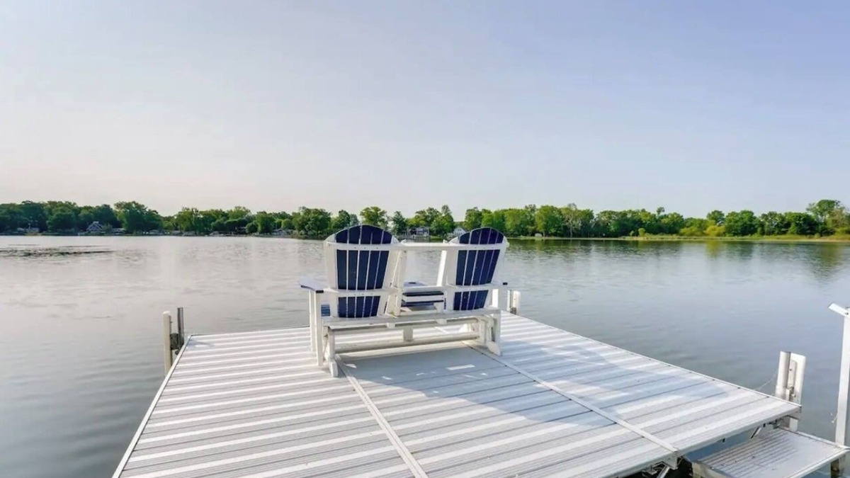 White Pigeon Cottage | Charming 3-bedroom cottage in quaint Shipshewana with AC, WiFi
