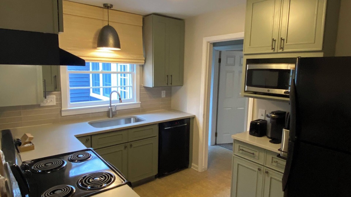 Silver Lake House | Charming 3-bedroom house with WiFi, in beautiful Silver Lake.