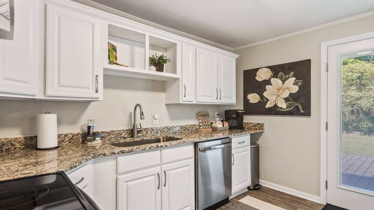 Simpsonville House | Charming 3-bedroom house only .6 miles from downtown Simpsonville with AC, WiFi