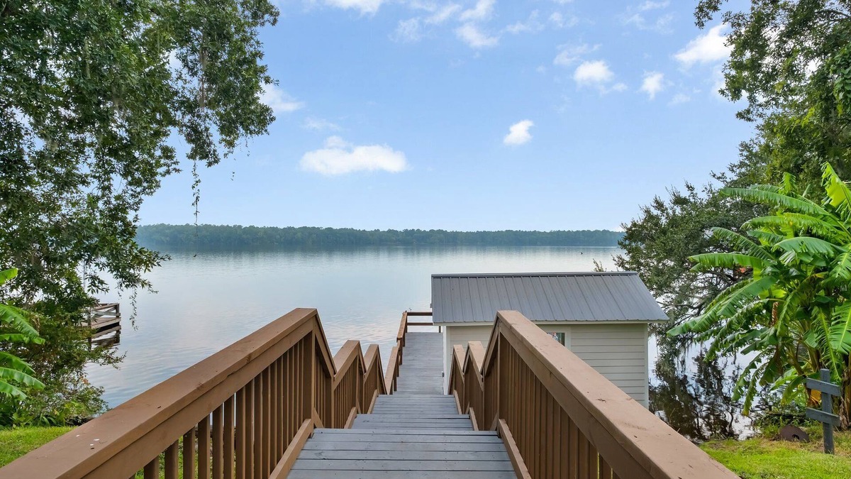 Telogia House | Charming 3-bedroom house with dock house on Lake Talquin in Tallahassee, Fl.