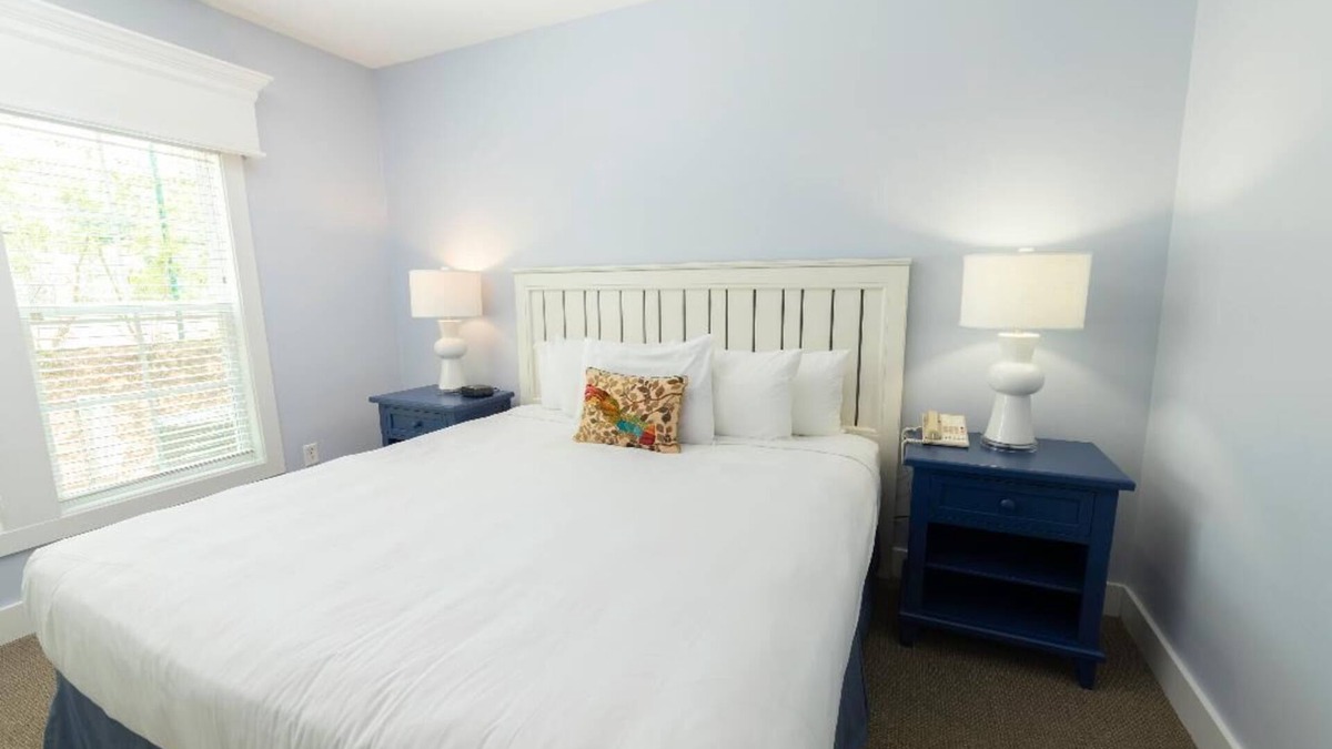Lackey Resort | Charming 3-bedroom resort with AC, fitness room in Williamsburg, and 3 pools.