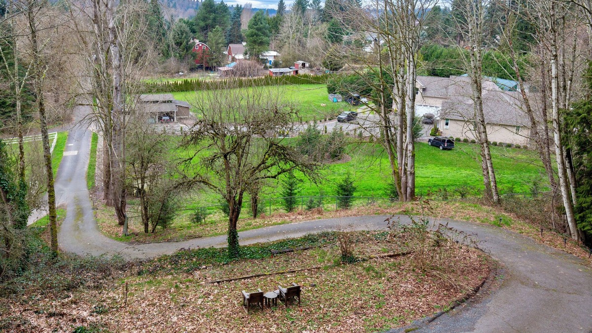 Town Center Cabin | Charming 3-bedroom cabin in Woodinville with AC, WiFi