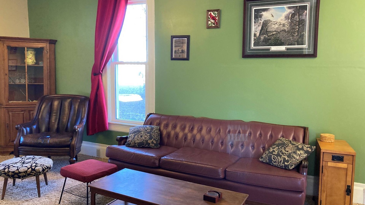 Vermillion House | Charming 3-bedroom Victorian house with AC and WiFi in Vermillion