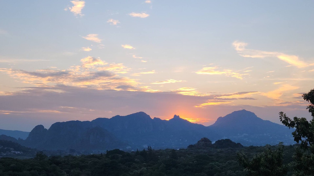 Tepoztlan Villa | Charming 3-bedroom Villa in Tepoztlán with WiFi - Casa Aluna - Oasis in Mountain