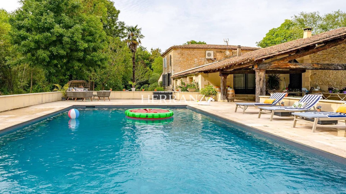 Fronsac Villa | Charming 3-bedroom villa with pool and AC in fabulous Fronsac accross a river