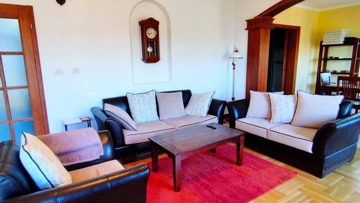Zvinje Villa | Charming 3-bedroom villa with WiFi, AC in welcoming Igalo,Zvinje