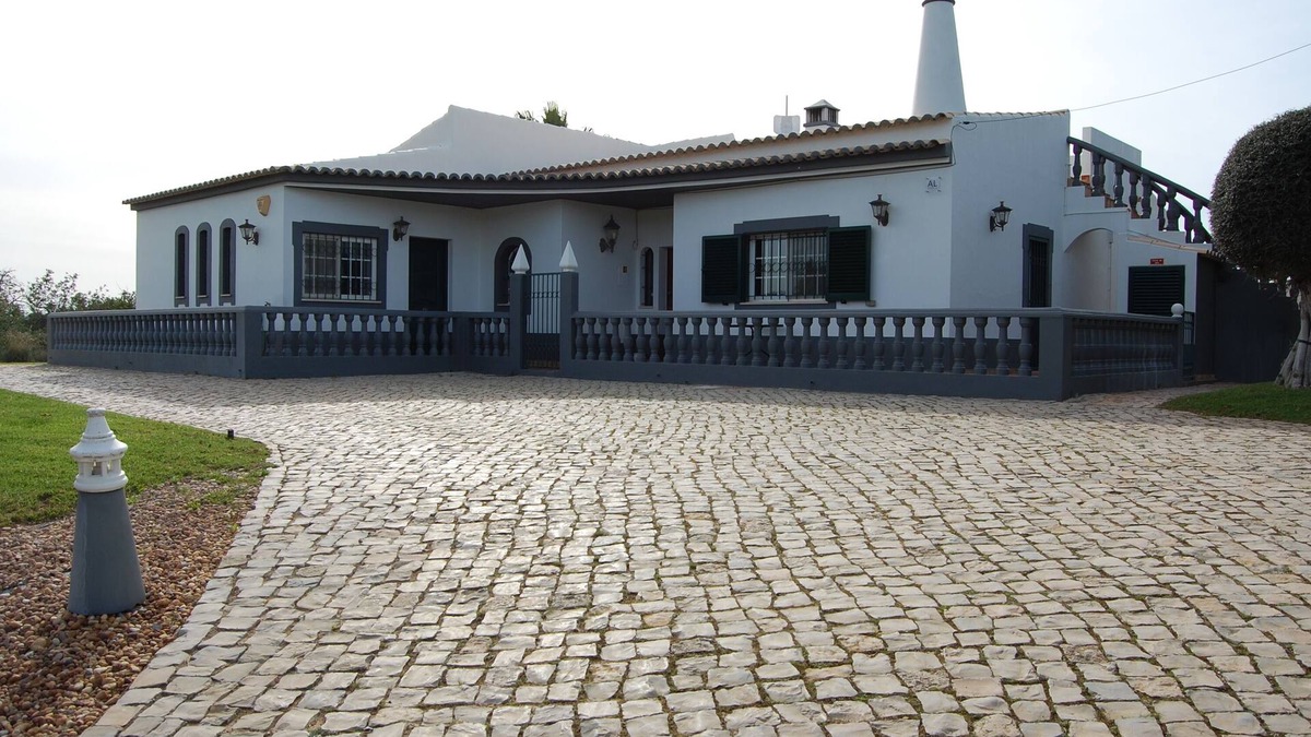 Aldeia Villa | Charming 3-bedroom villa with WiFi and central heating in beautiful Santa Bárbar