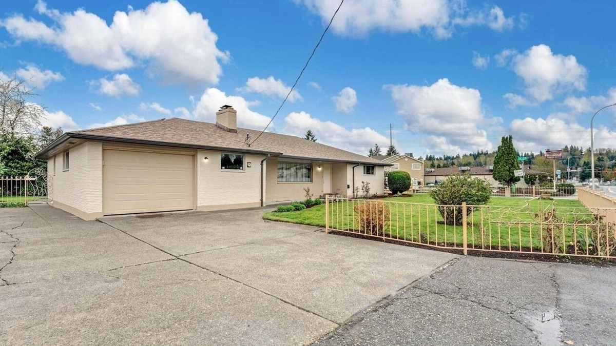 Auburn House | Charming 3-bedrooms and 4 beds house in Auburn with WiFi and AC stay four people