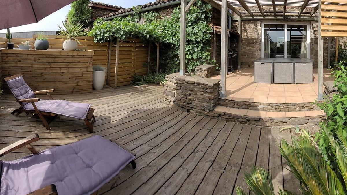 Tartaras Cottage | Charming 3-BR Cottage with Garden, Free Parking, and Modern Amenities in Tartaras