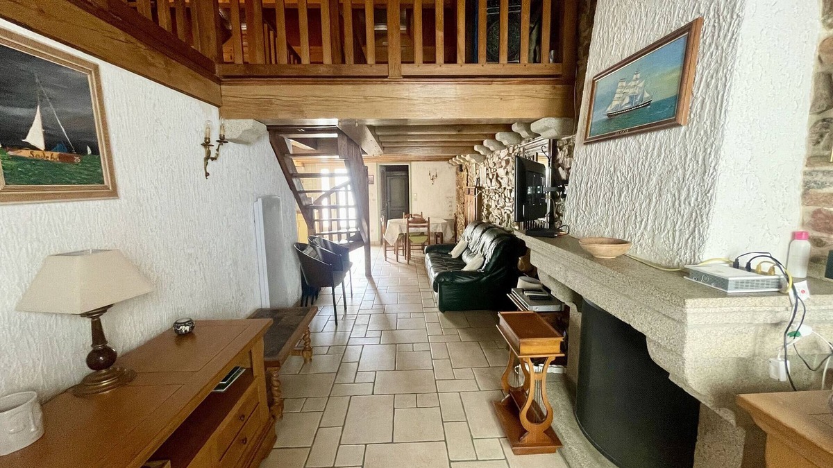 Les Sables d'Olonne House | Charming 3-Bed Townhouse with Courtyard, Garage, and WiFi, 300m from Beach in Les Sables-d'Olonne