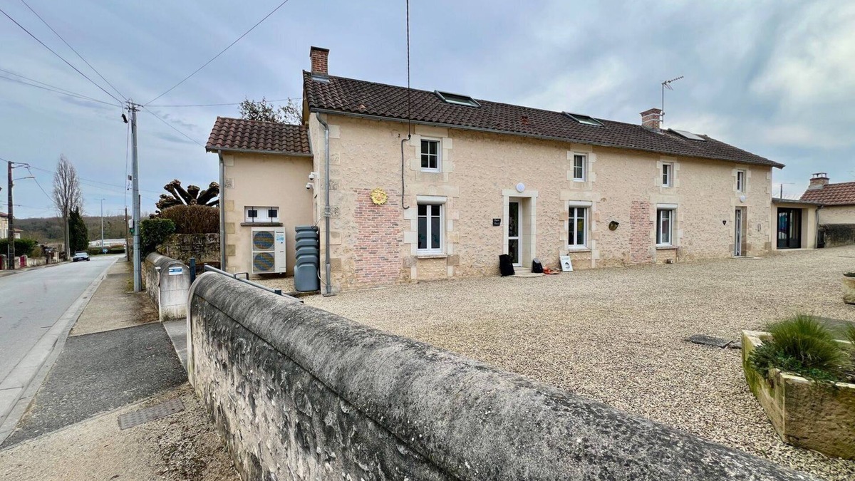 Lussac-les-Chateaux House | Charming 3 bedroom house