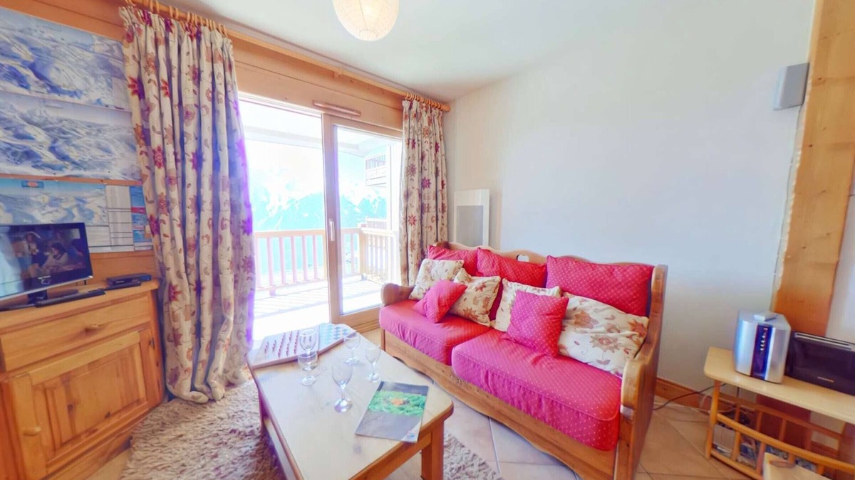 Bisanne 1500 Apartment | Charming 3-Room Apartment with Pool Access, Balcony & Parking - Sleeps 5