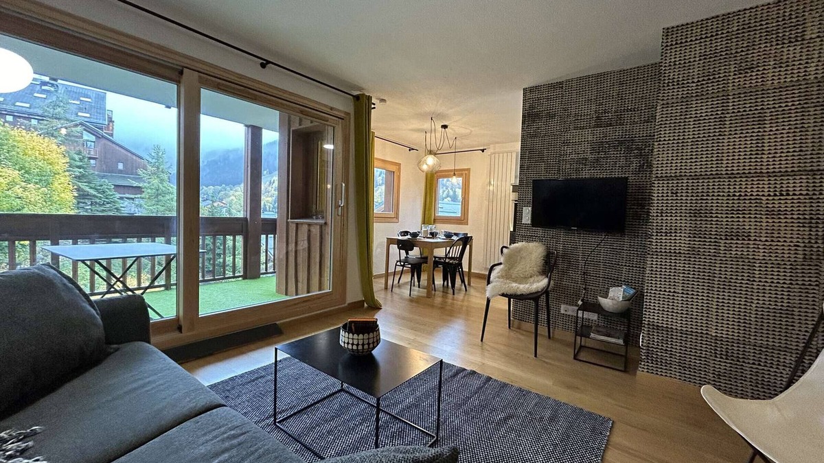 Meribel Centre Apartment | Charming 3-Room Apartment for 4/5, Central Méribel, Near Slopes, Pool, Parking
