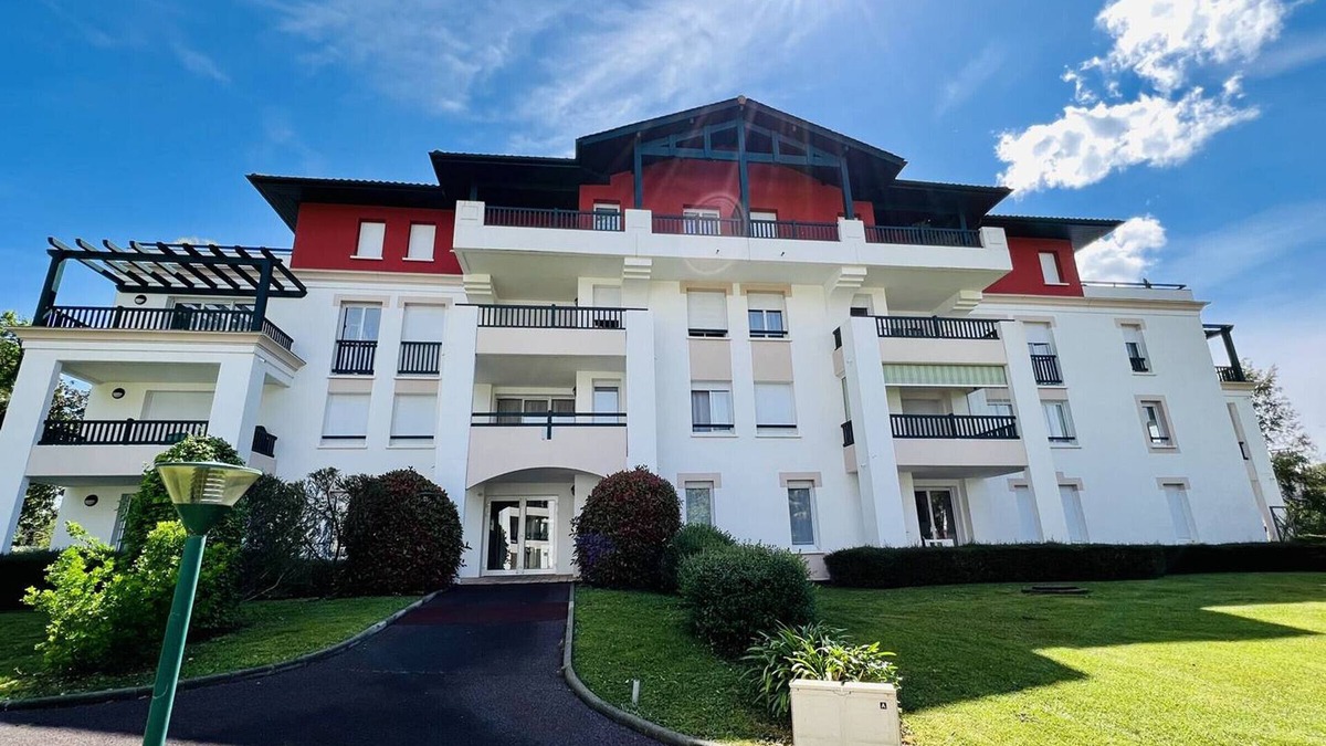 Cambo-les-Bains Apartment | Charming 3-Room Apartment with Pool, Terrace, and Parking in Cambo-les-Bains