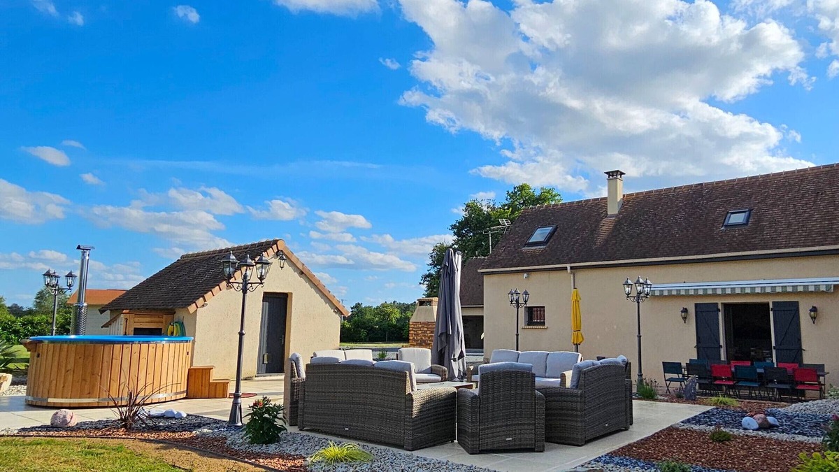 Change Cottage | Charming 3-Star Cottage Near Le Mans with Hot Tub, Parking, and Family-Friendly Amenities