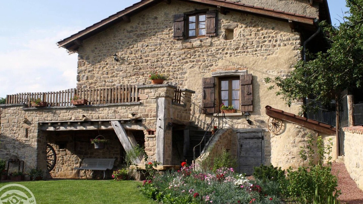 Chirassimont Cottage | Charming 3-Story Cottage with Garden, Wood Stove, and Pizza Oven in Scenic Countryside