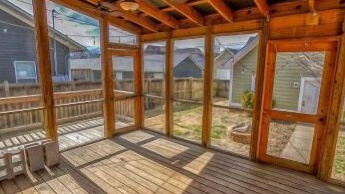 Near Northside House | Charming 3 Story Home Downtown, with Office 1 BD
