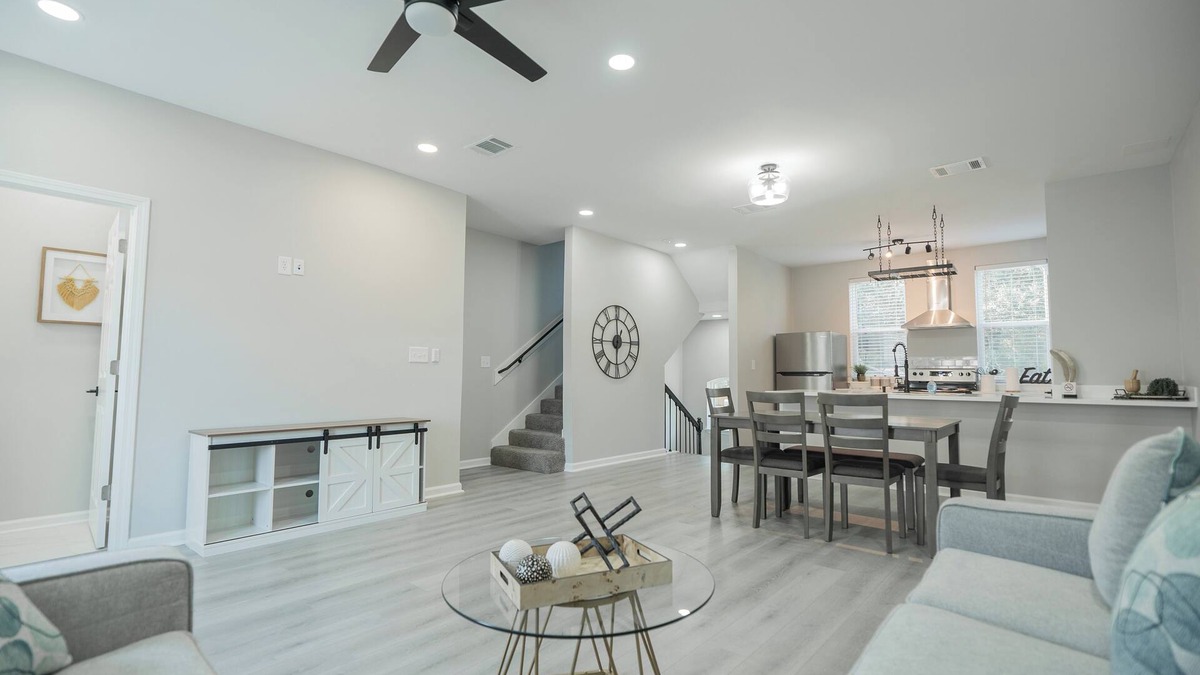 Waller Apartment | Charming 3-Story Townhome in wonderful Waller with WiFi, AC